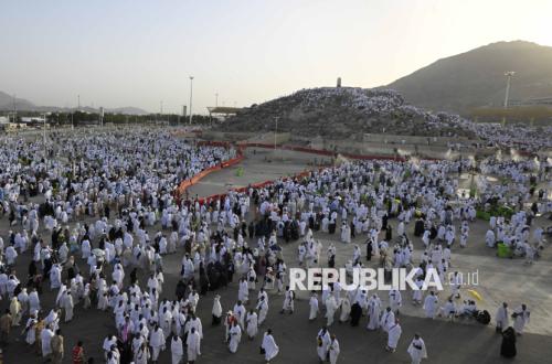 Wukuf at Arafah: Pilgrims Weep and Rediscover Themselves