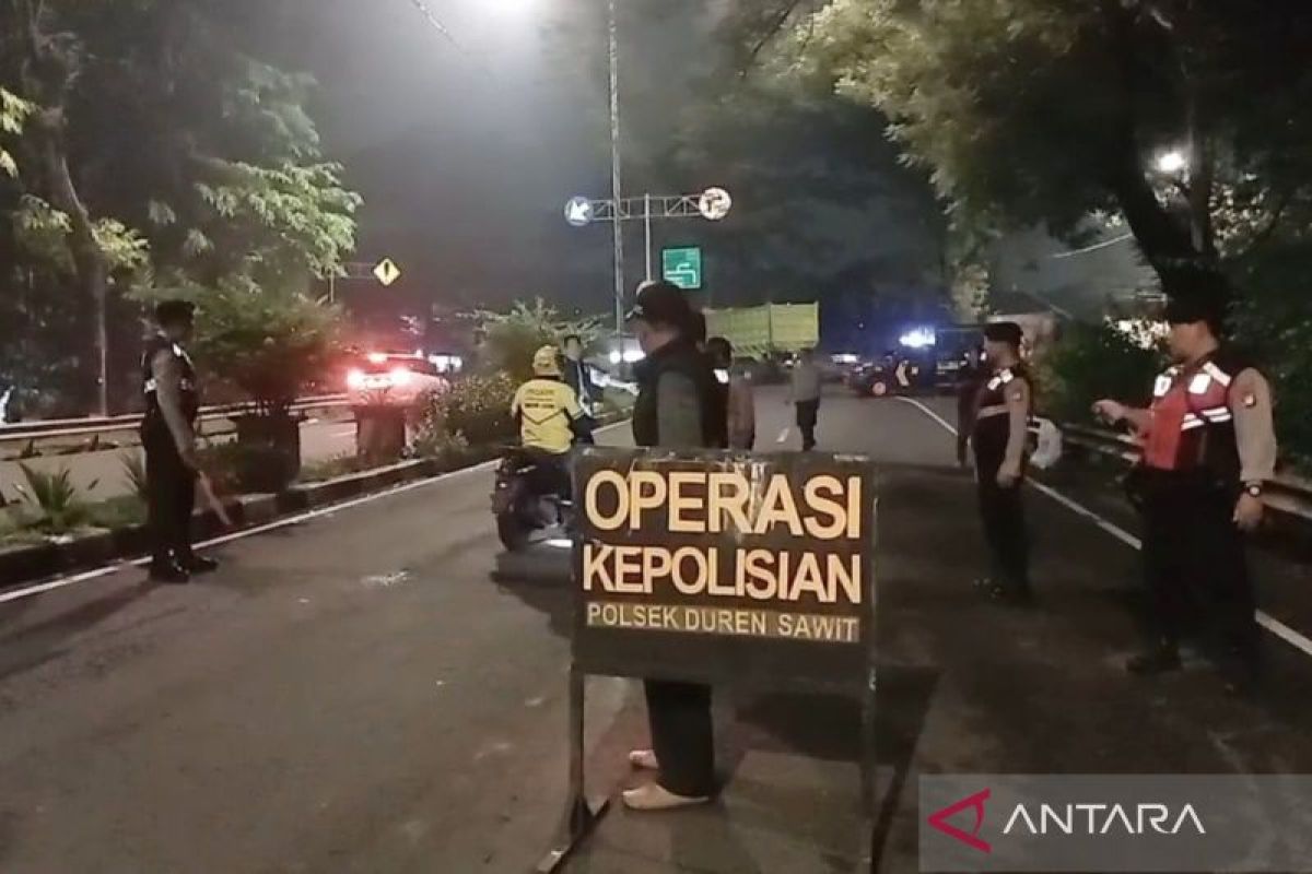 Duren Sawit Police Station finds Schedule G drugs during night raid