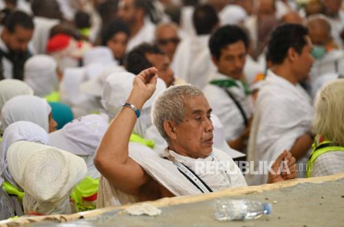 100 Million Pebbles Tossed by 1.7 Million Pilgrims at Jamarat: Where Do the Stones End Up?