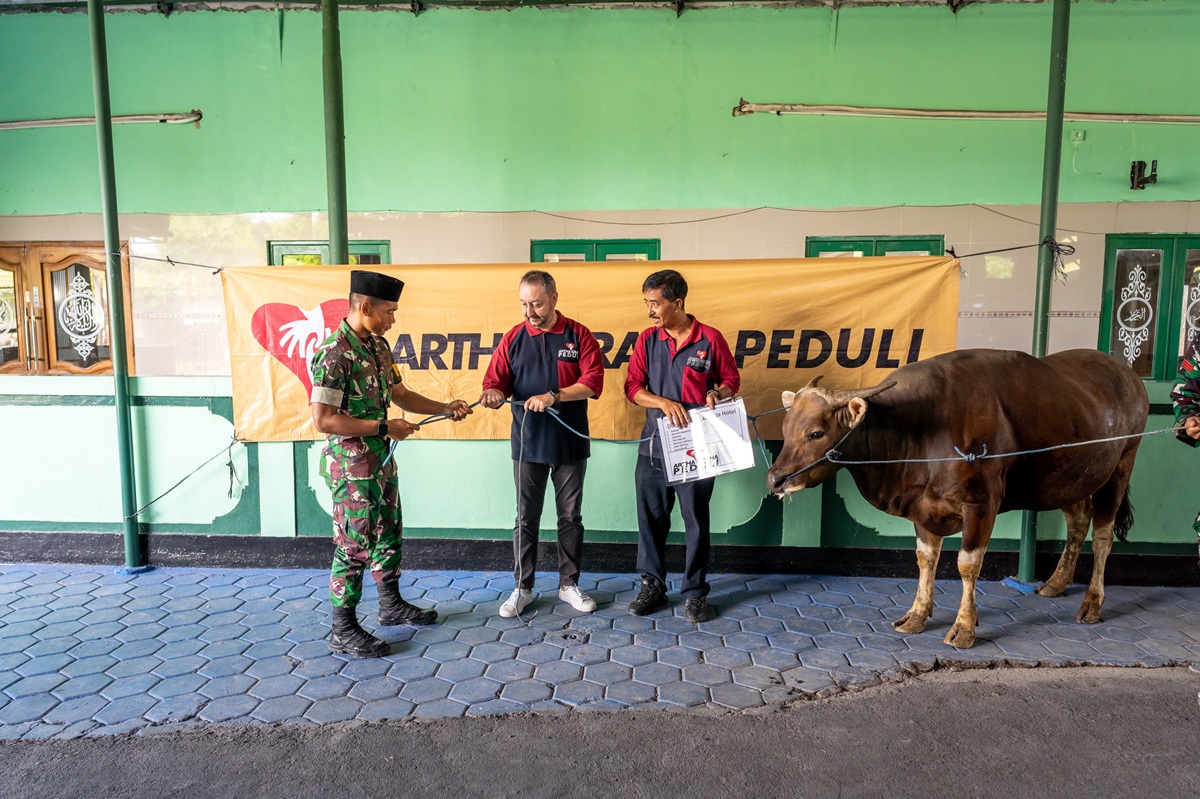 Discovery Kartika Plaza Hotel Distributes Sacrificial Animals for Eid al-Adha