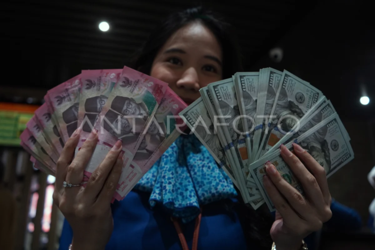 Offshore rupiah weakness: Economist says rupiah bears heavy economic pressures