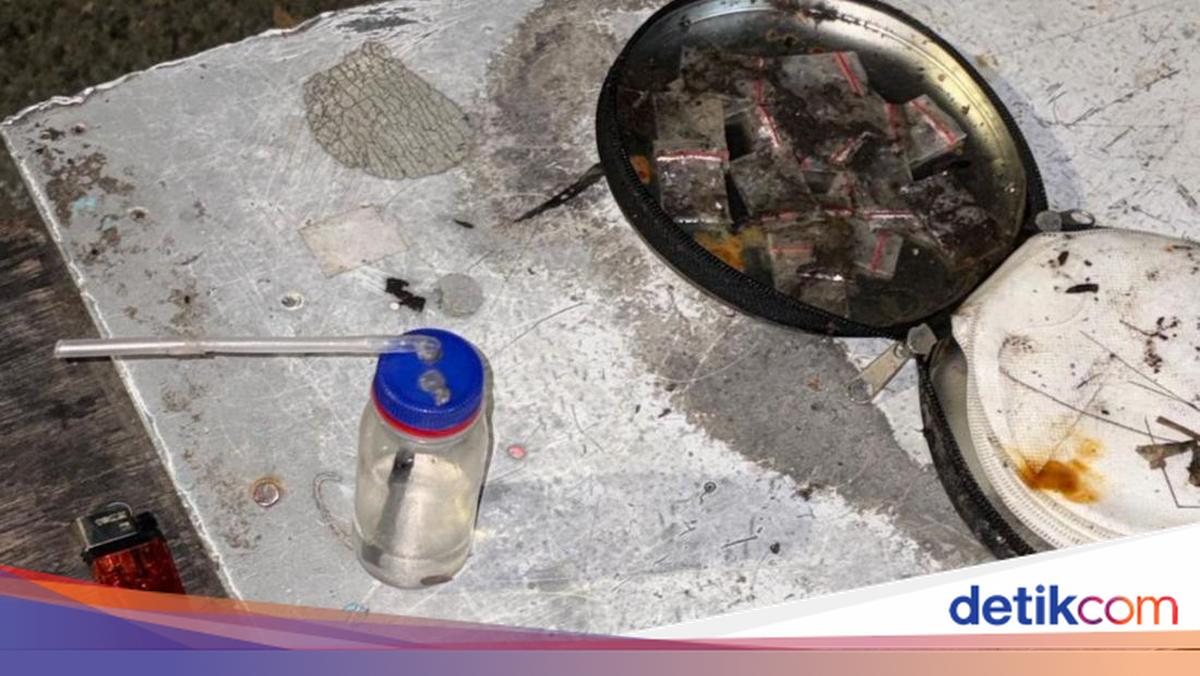Brimob of Jakarta Metropolitan Police Detains Two Youths Carrying Drugs During West Jakarta Patrol