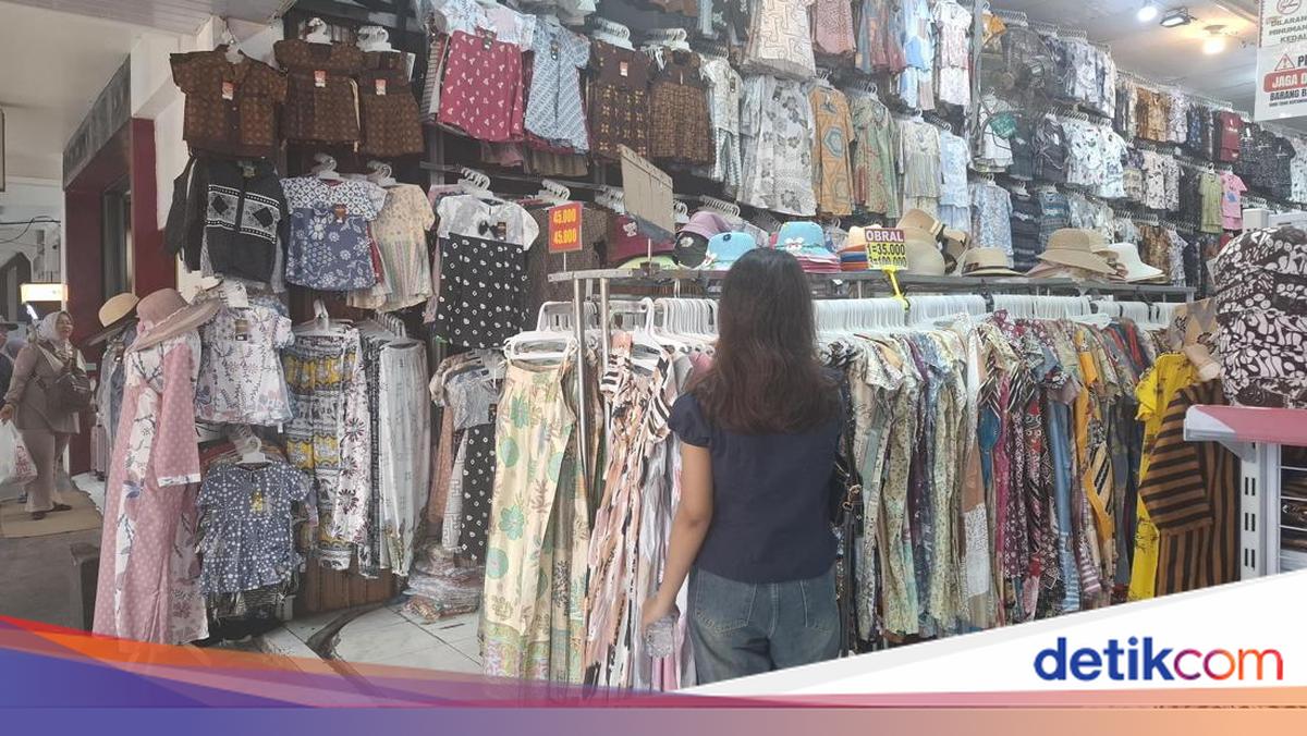 Malioboro in Yogyakarta Quiet During Idul Adha Holiday as Vendors Struggle