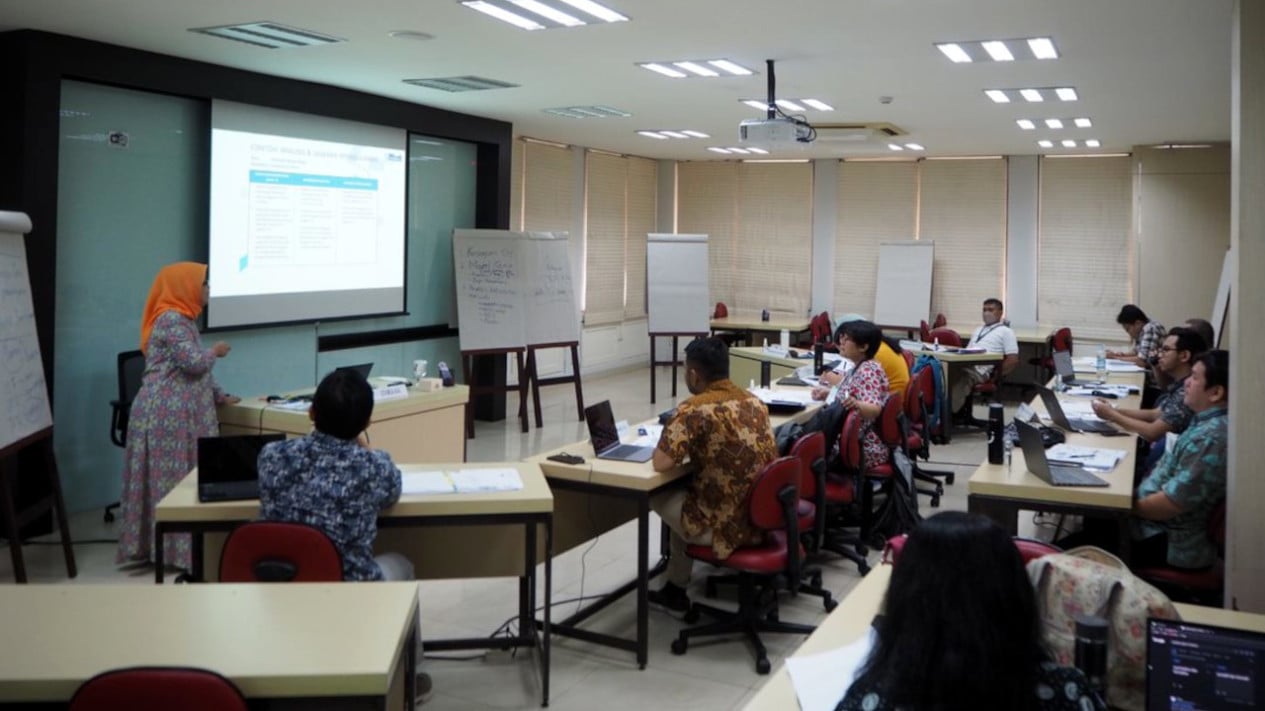 Full Master's Scholarship for Future Business Leaders with Free Tuition Until Graduation