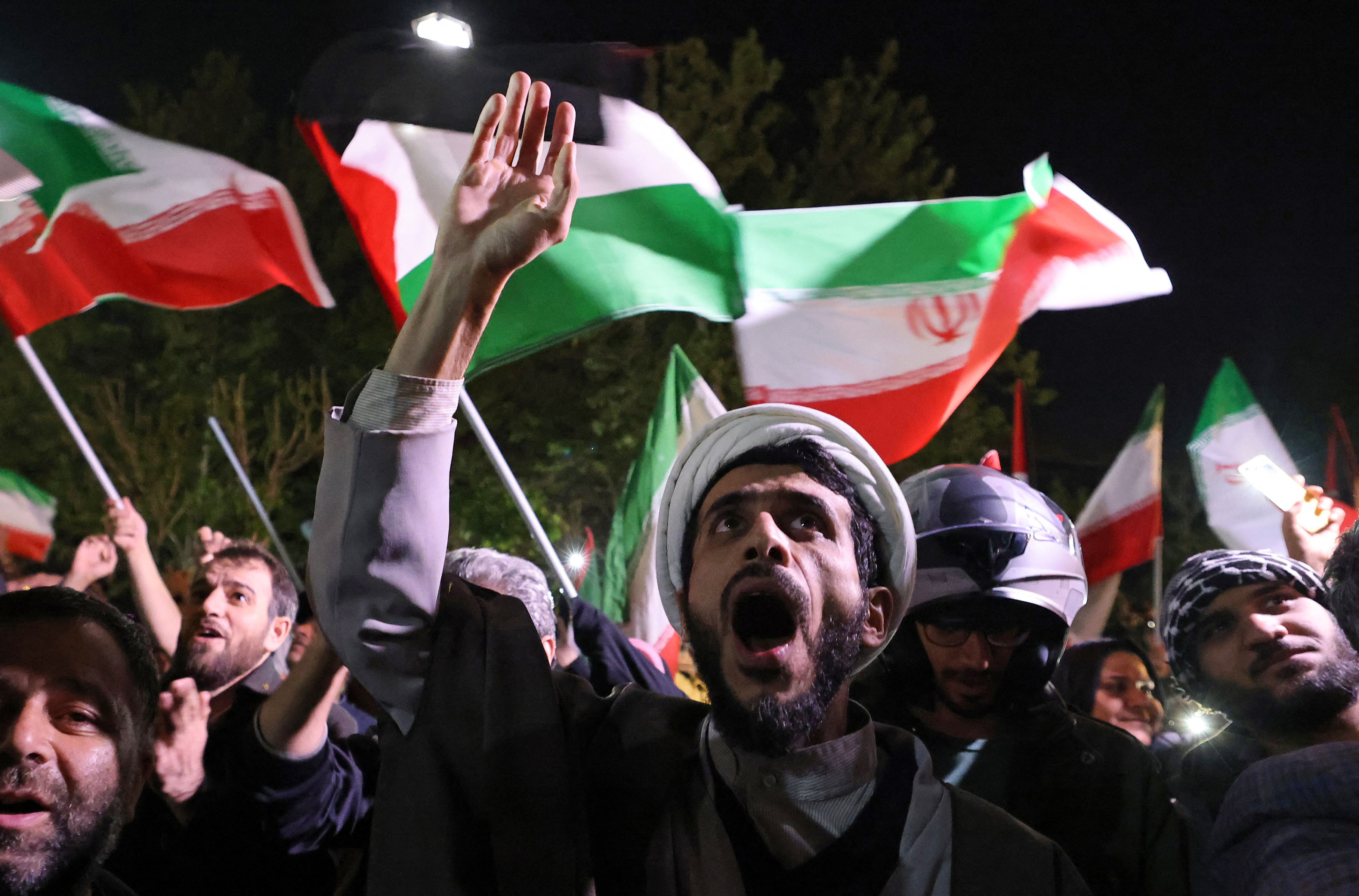 Iran's Revolutionary Guard Names US Bases as Targets for Retaliatory Strikes