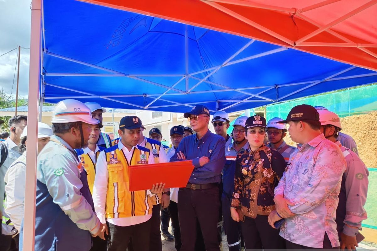 Minister of Public Works accelerates People's Schools project in Singkawang