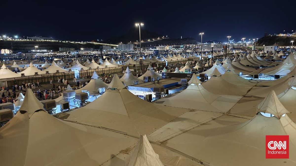 Chilly in Mina Tents, Blora Hajj Pilgrims Choose to Sleep Outside