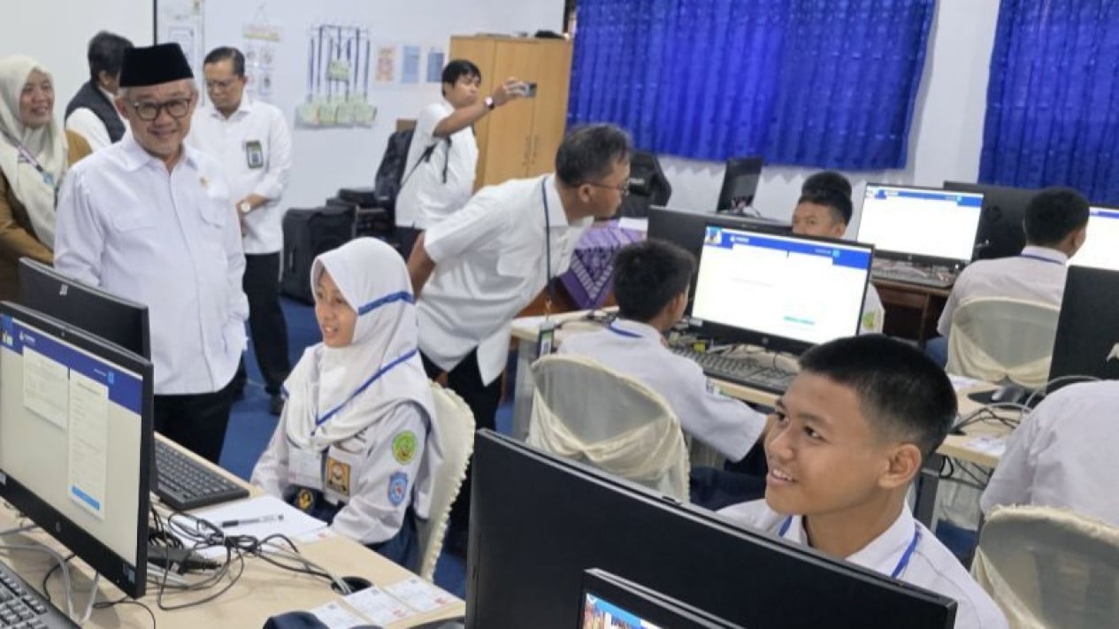 Thousands of Students Achieve Perfect Scores in Primary and Secondary School Academic Ability Test for Maths and Indonesian