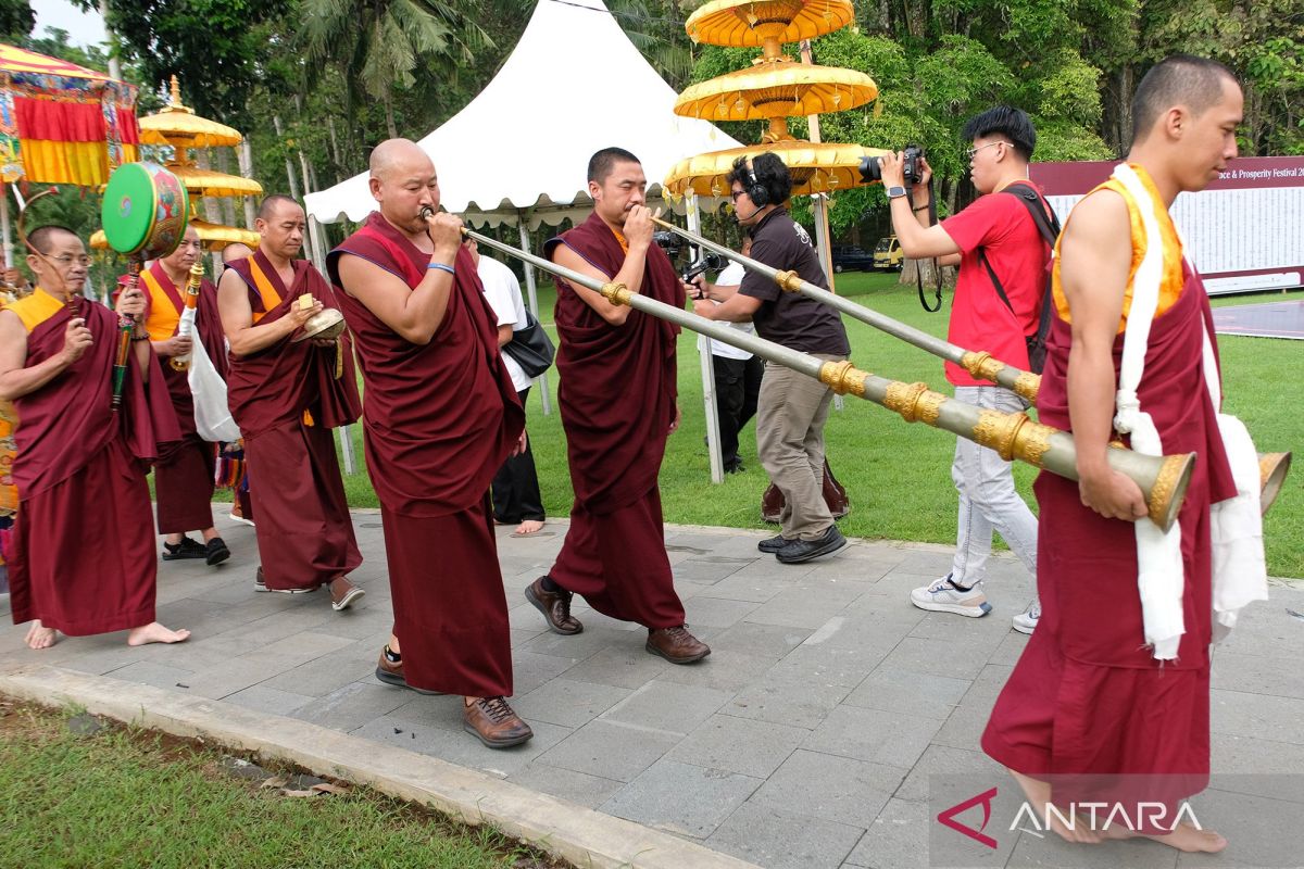 Monks from various countries attend Borobudur Festival 2026's Nyingma Monlam Chenmo prayer ceremony