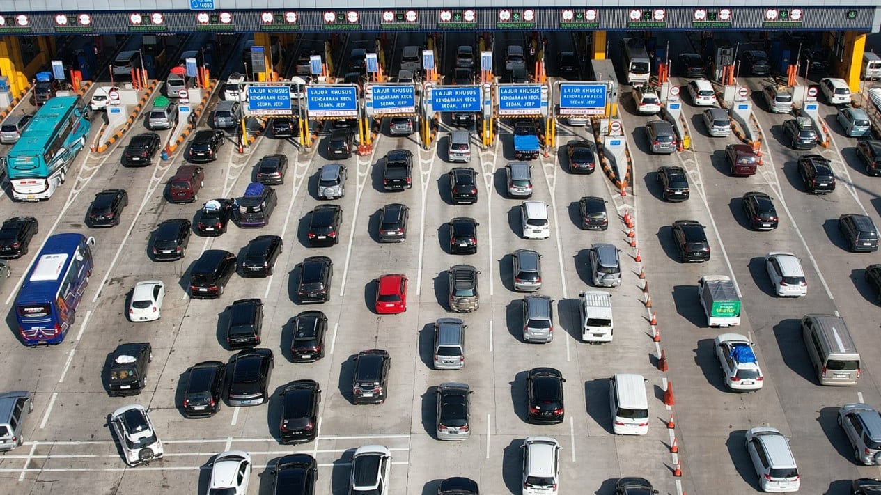 321,000 Vehicles Leave Jabotabek During Extended Eid al-Adha Holiday 1447 H