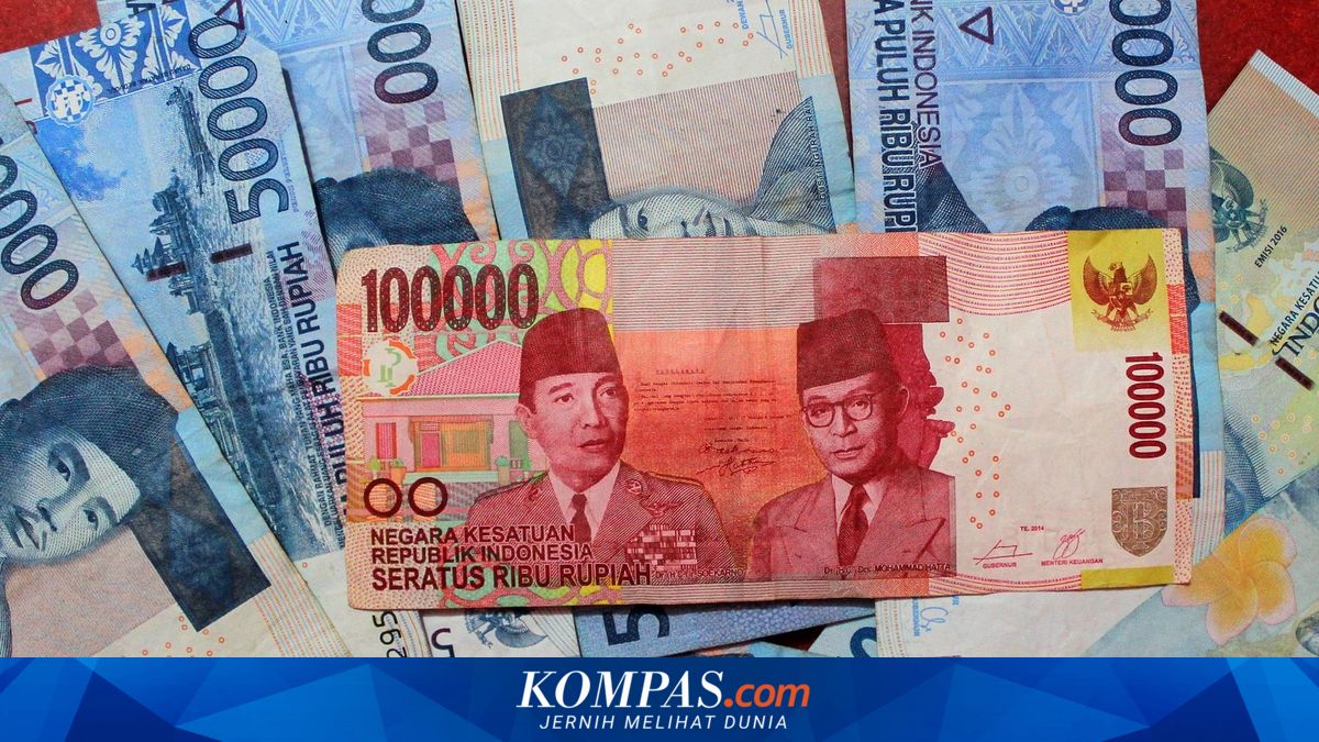 Rupiah Nears Rp 18,000 as Economist Criticises Foreign Visits' Limited Investment Impact