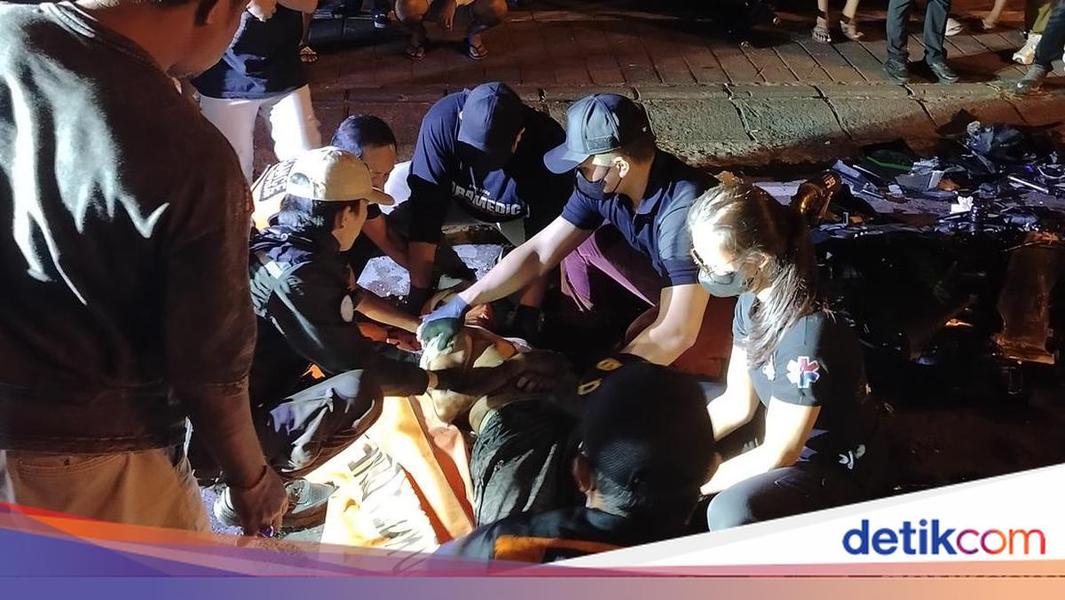 Denpasar student dies in Fuso U-turn crash
