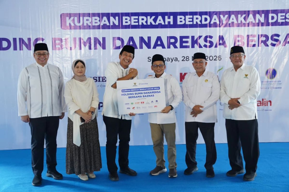 Danareksa BUMN Holding distributes sacrificial animals to 3,800 families