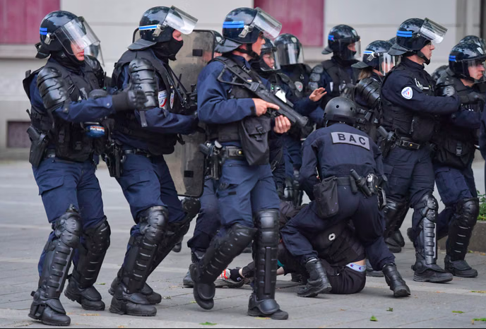 France deploys 8,000 police officers for G7 summit security