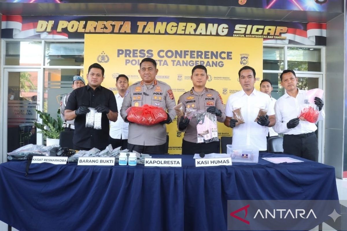 Police dismantle synthetic drug network using social media and parcel delivery