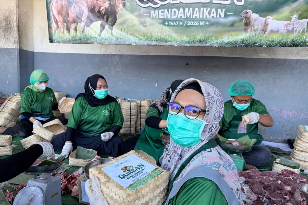 NU Care-LAZISNU Consistently Uses Eco-Friendly Containers to Distribute Kurban Meat