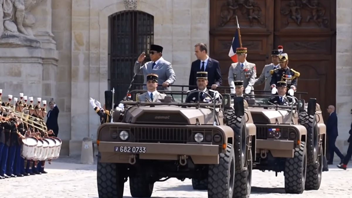 Prabowo Subianto begins state visit to France, welcomed at Élysée Palace