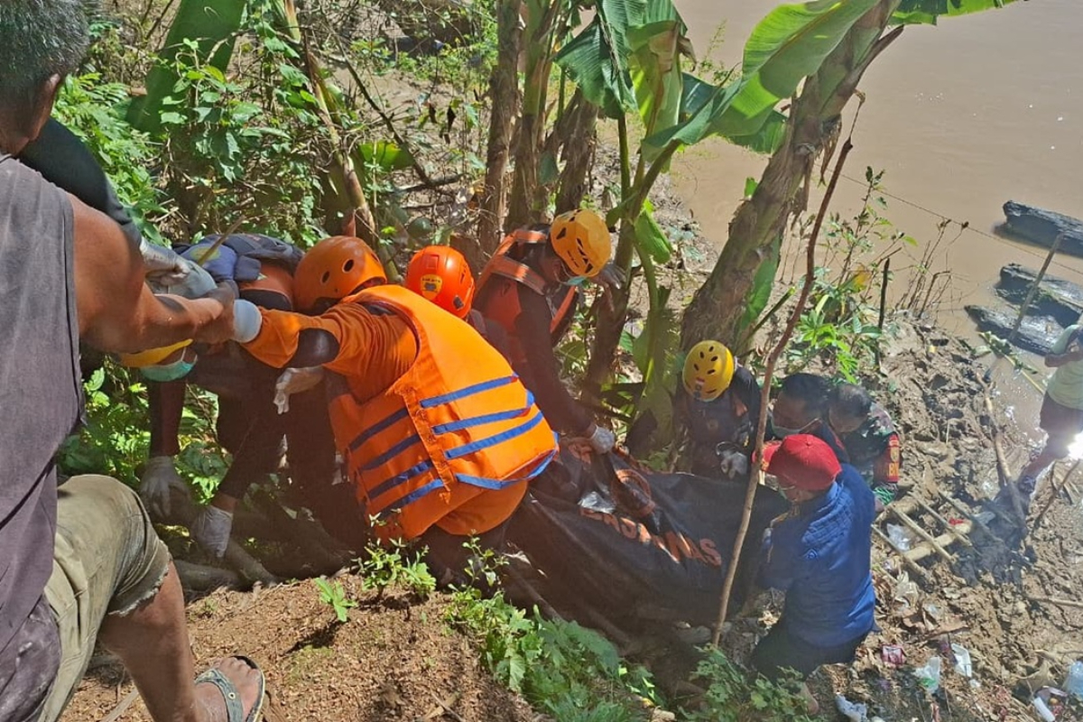 Fisherman found dead in Batang Tembesi River one week after going missing