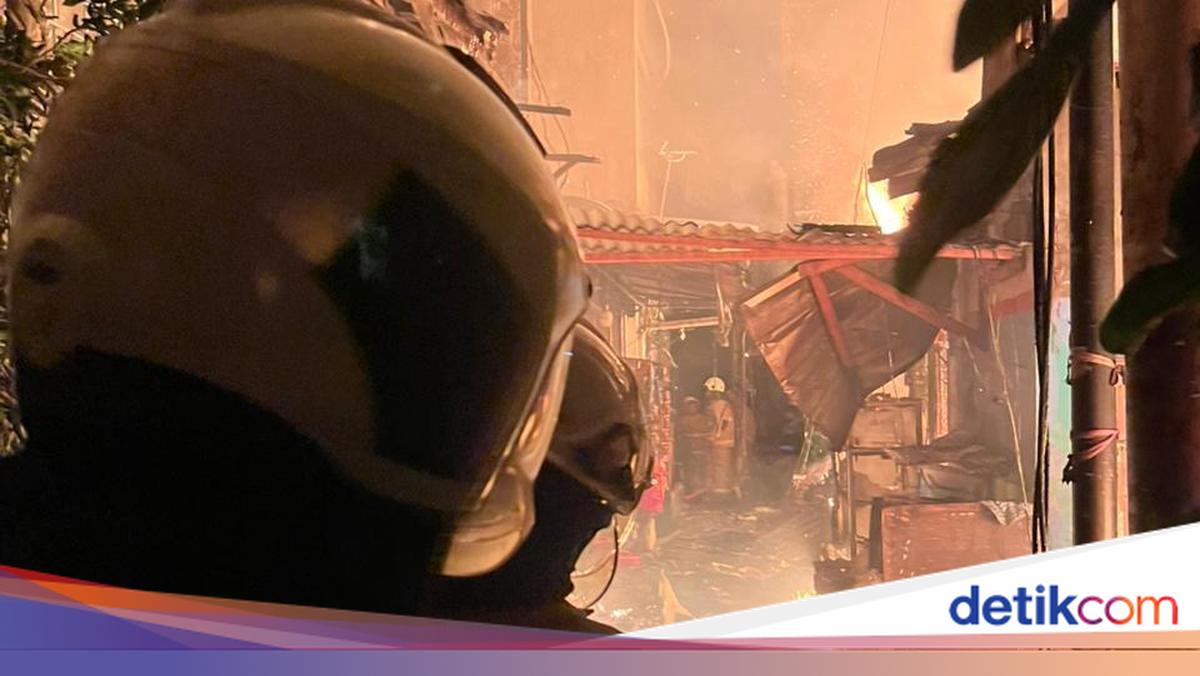 Fire in Tambora Destroys 27 Homes, 115 Households Affected