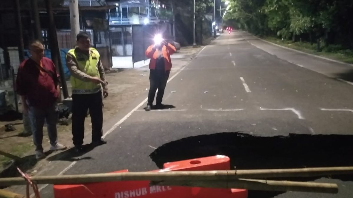 Sinkhole in South Jakarta's Lenteng Agung Causes Traffic Congestion towards Depok