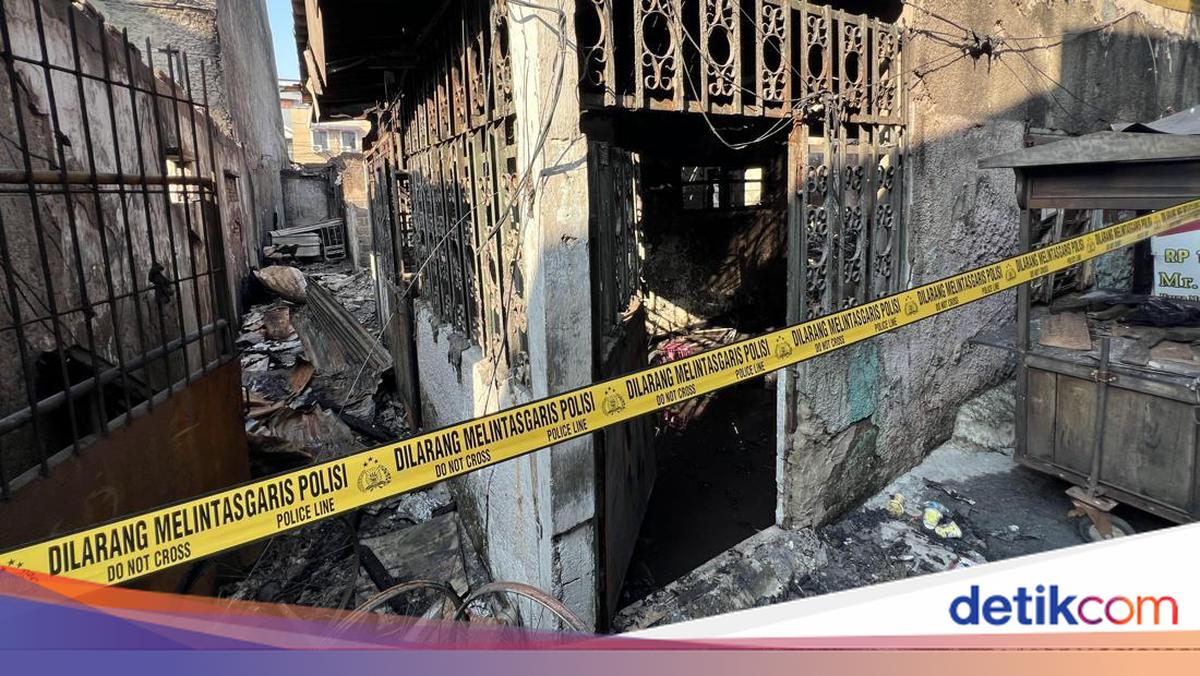 Police cordon established at fire site in Tambora's dense residential area
