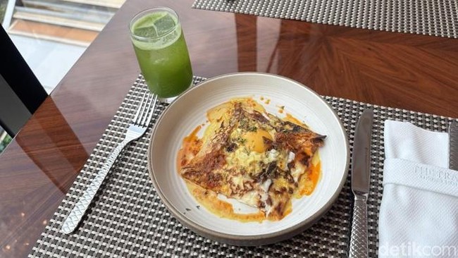 Luxury Breakfast Experience at The Trans Luxury Hotel Surabaya