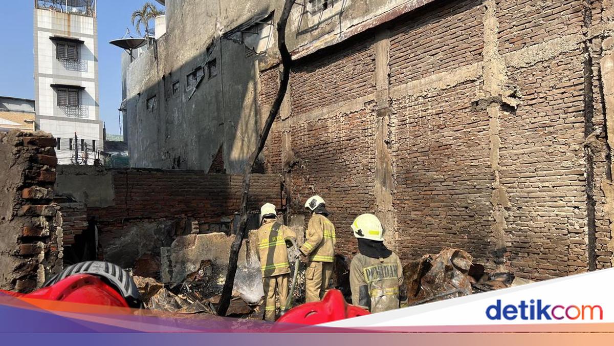 Fire hotspots reappear in Tambora neighbourhood as firefighters extinguish