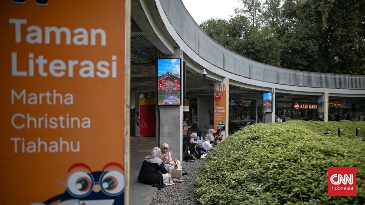 The Allure of Martha Tiahahu Literary Park and the 'Blok M Everywhere' Phenomenon