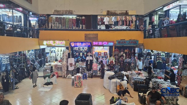 Vendors Alarmed as Customers Vanish from Pasar Cipulir One by One