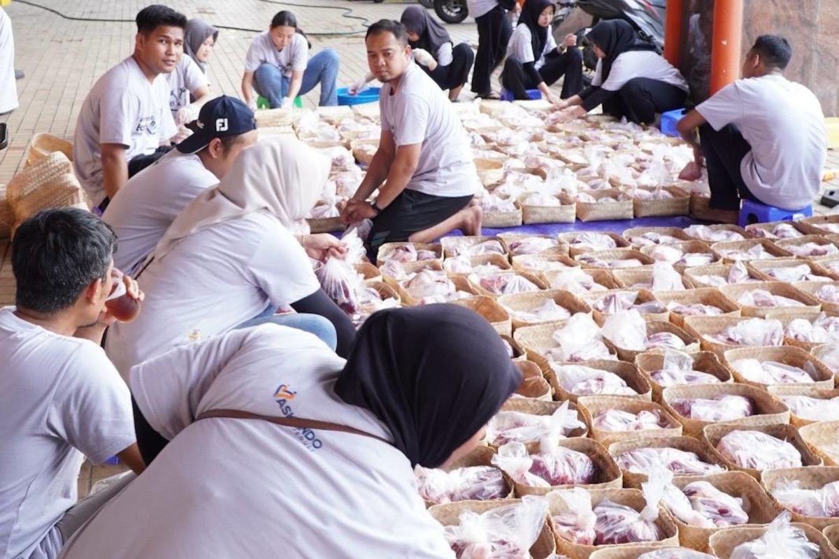 Askrindo distributes 55 sacrificial animals for Eid al-Adha across 30 cities