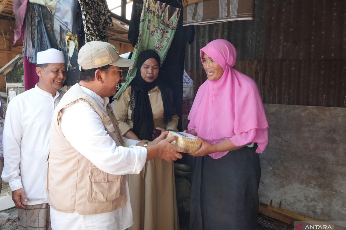 Baznas distributes sacrificial meat to underprivileged residents in Jurangmangu
