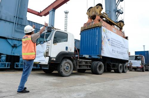 US dollar breaks through Rp 17,800, boon for commodity-exporting regions