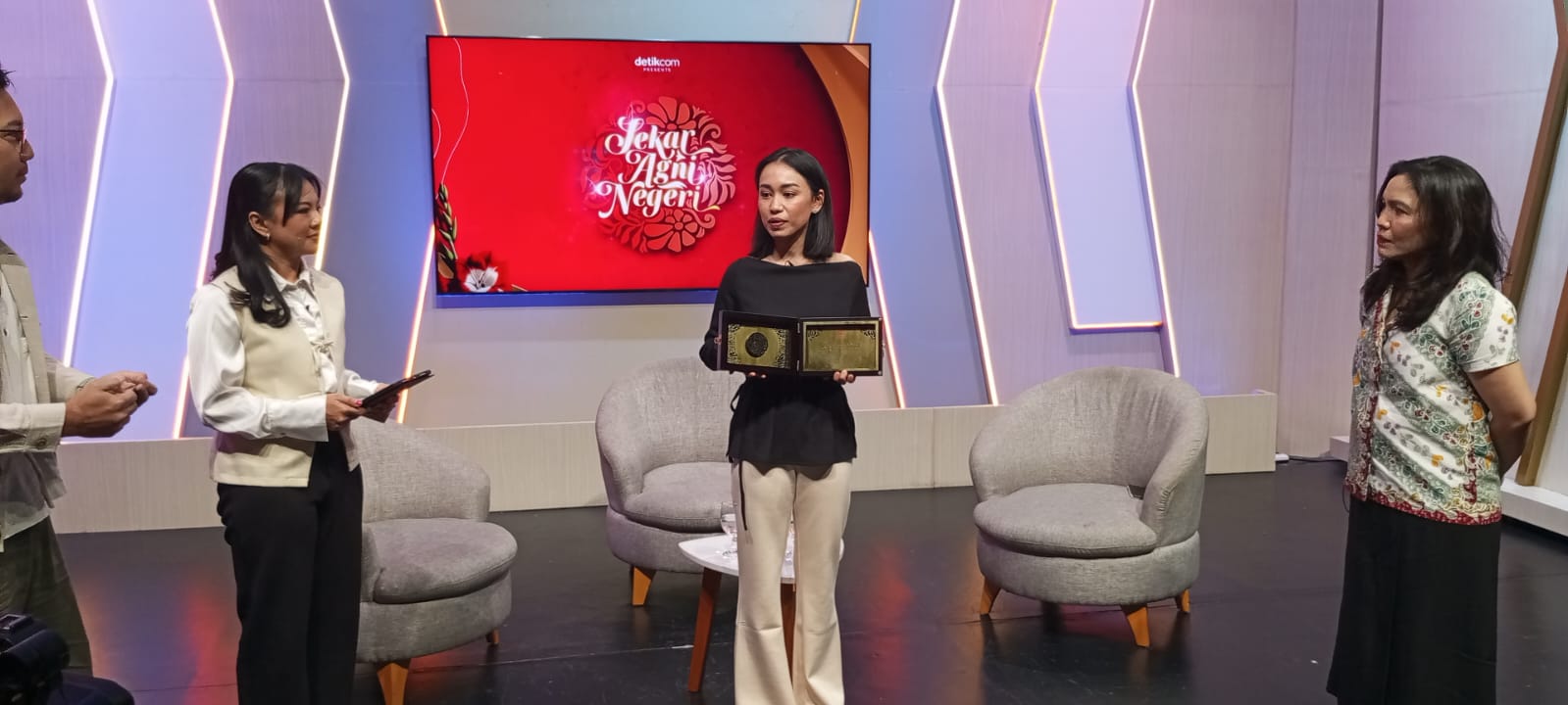 DPD RI Member Stevi Harman Honoured with Sekar Agni Negeri Award for Rural Healthcare Efforts