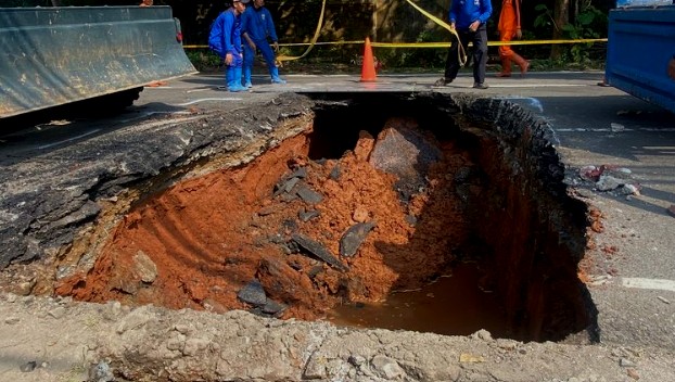 Lenteng Agung Road Collapse: Traffic Diversion Measures Implemented