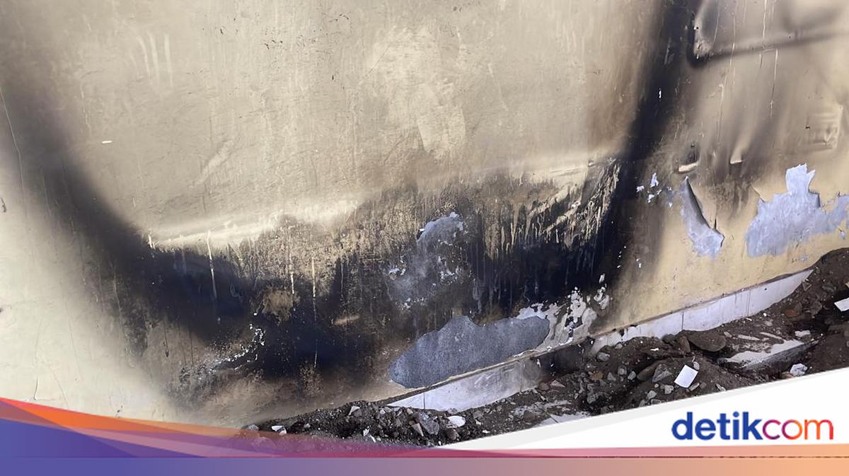 Mysterious Fires Occur 39 Times at Sleman Resident's Home as Mediums Flock