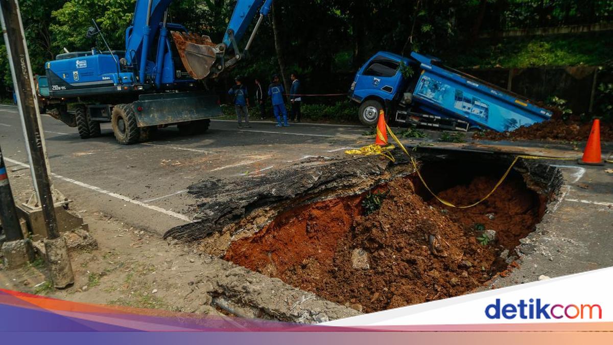 Urgent Repair of Collapsed Road in Lenteng Agung to Begin Tonight