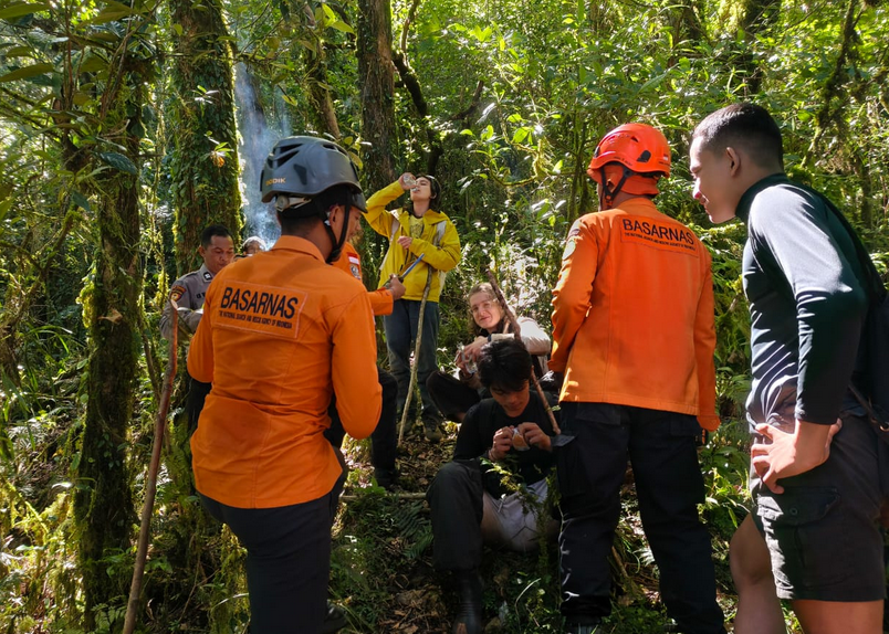 Three Teenage Hikers Lost on Bali's Mount Batukaru Found Safe