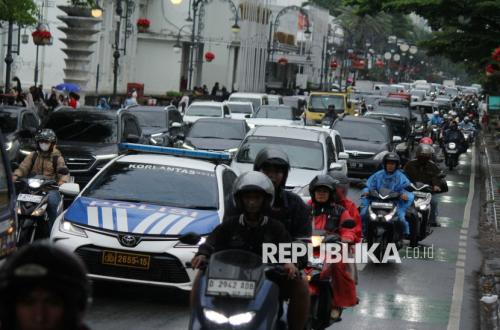 90,000 Vehicles Enter Bandung City During Long Holiday