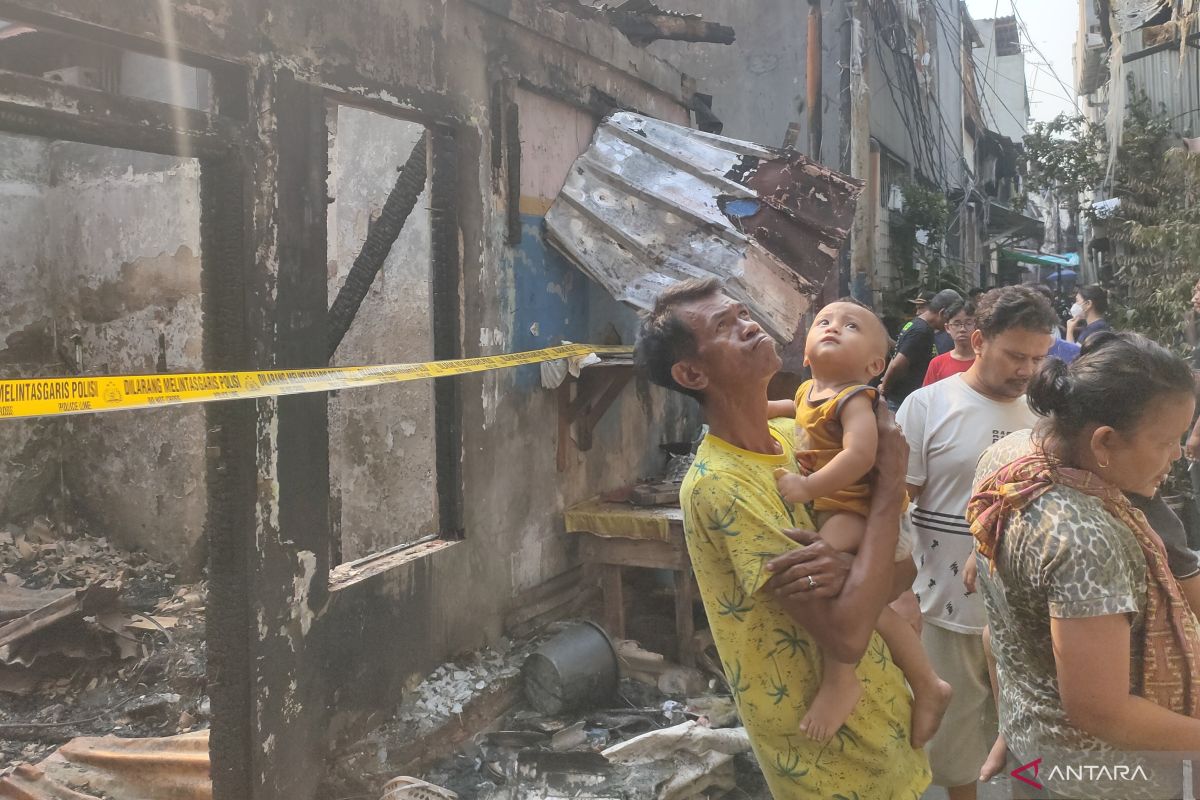 West Jakarta fire survivor breaks down door to rescue grandchildren