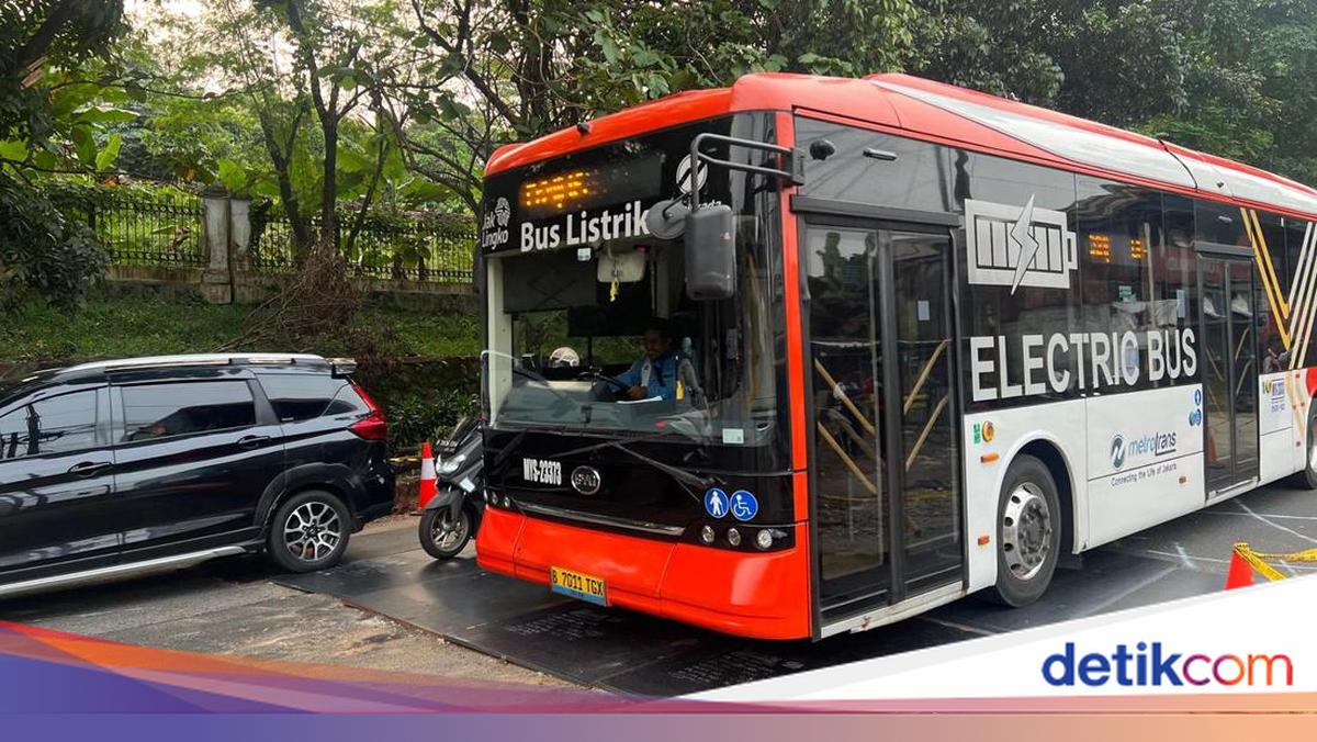 TransJ routes resume normal operations after Lenteng Agung road collapse