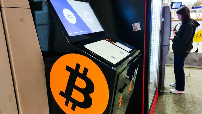 Top 10 Countries with the Most Bitcoin ATMs: Who Challenges the US?
