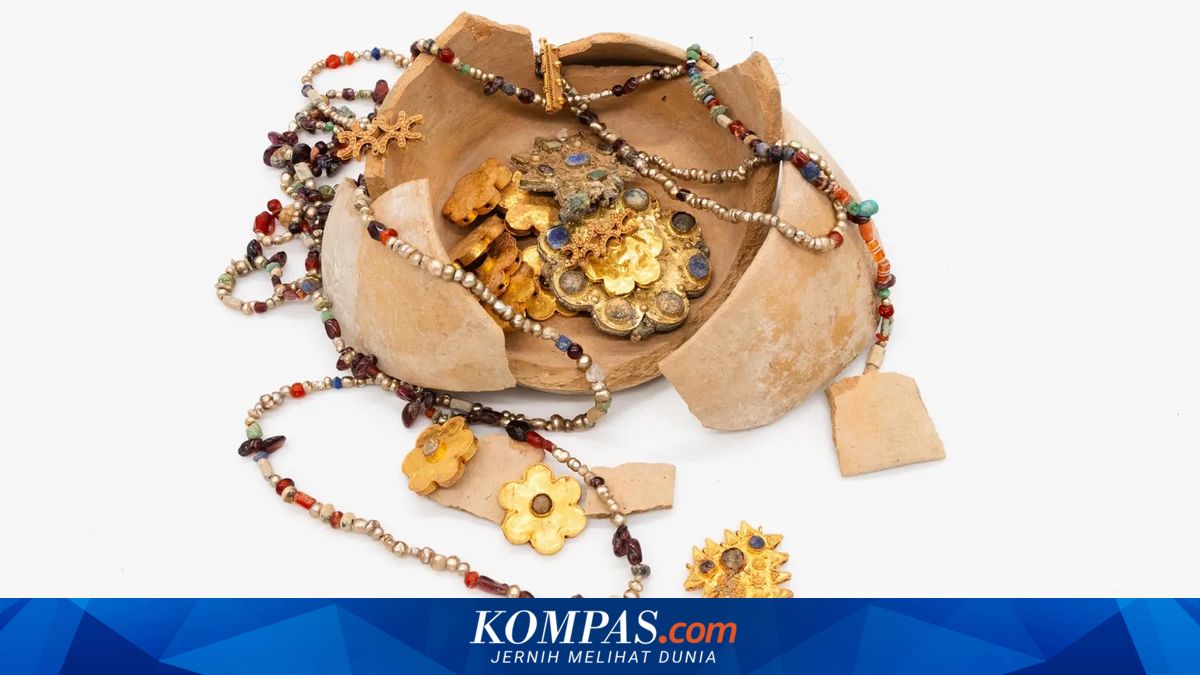 Archaeologists Unearth 1,200-Year-Old Gold Treasure Along Ancient Hajj Route