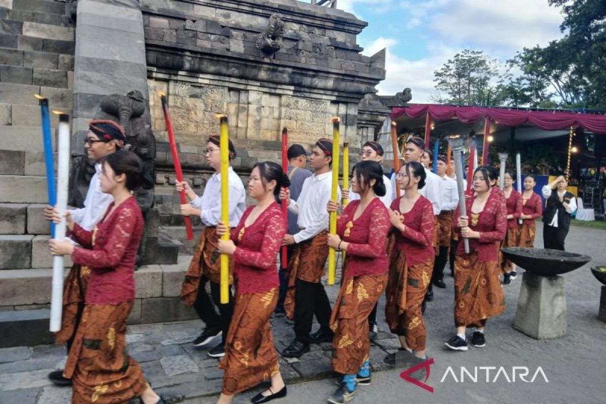 Dharma Waisak Flame Sanctified at Mendut Temple in Magelang