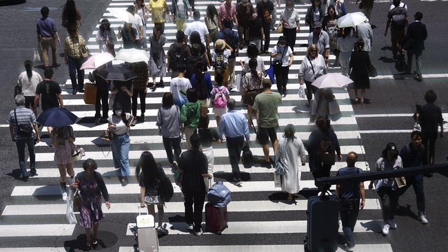 Japan's 'Sex Recession' Deepens as Population Hits Five-Year Low