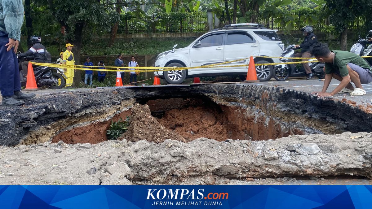 Lenteng Agung Road Subsides, Experts Suspect Foundation Soil Issues