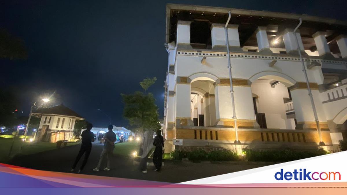 Man Carrying Mandau Falls from Lawang Sewu's Second Floor in Suspected Slip Incident