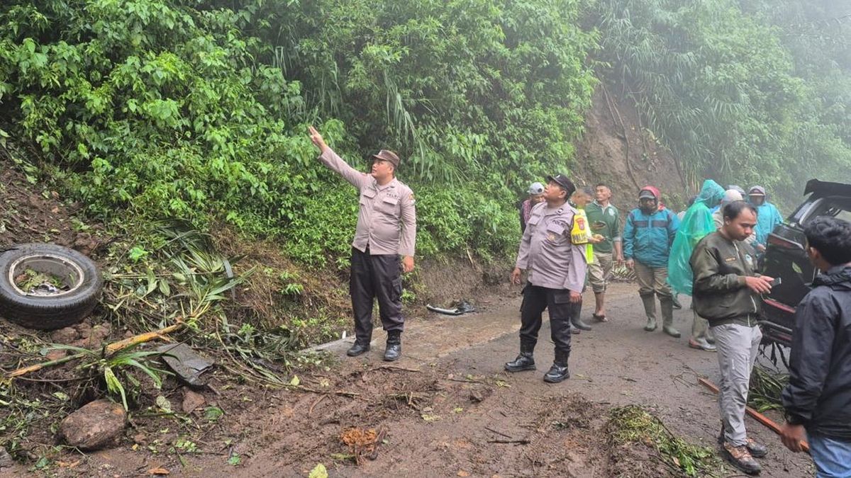 Tourist Jeep Crash at Bromo Claims Two Lives