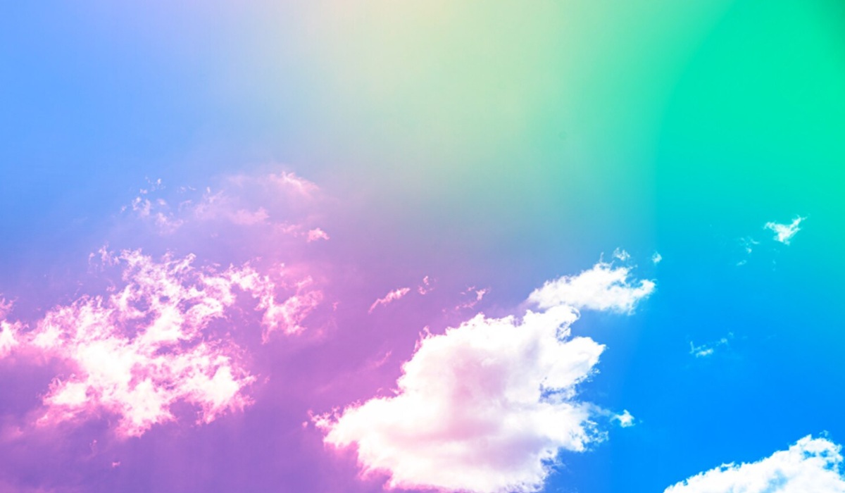 Iridescent Clouds Explained: The Science Behind the Rainbow Effect