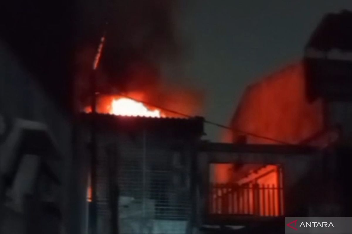 West Jakarta residential building reignited after fire initially extinguished