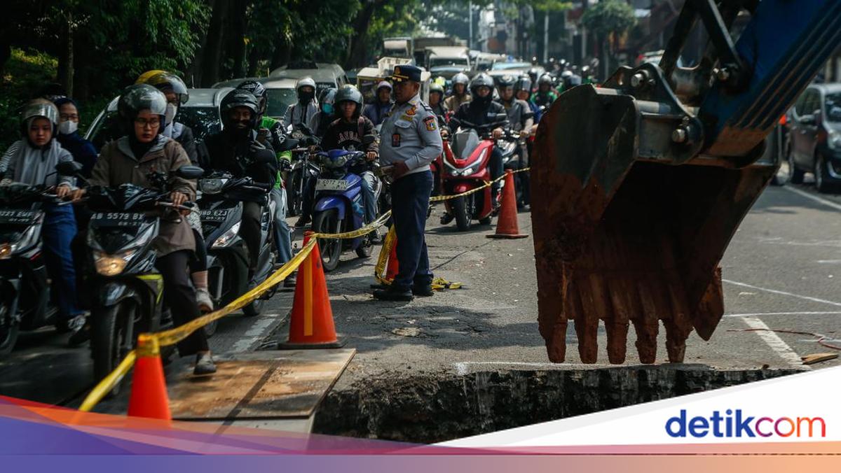 10 Facts: Road Collapse Leads to Prolonged Traffic Congestion in Lenteng Agung